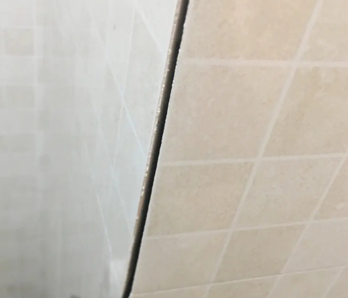 孟津瓷砖空鼓维修公司分享阳台瓷砖脱落的修复过程可以分为以下几个步骤